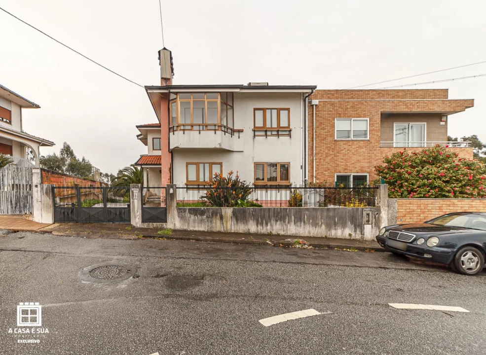 Moradia T4 para Venda em Baguim do Monte Foto 1