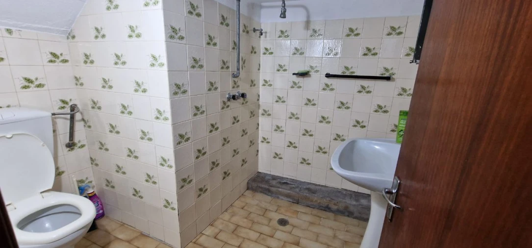 Moradia T4 para Venda em Serra de Água Foto 13