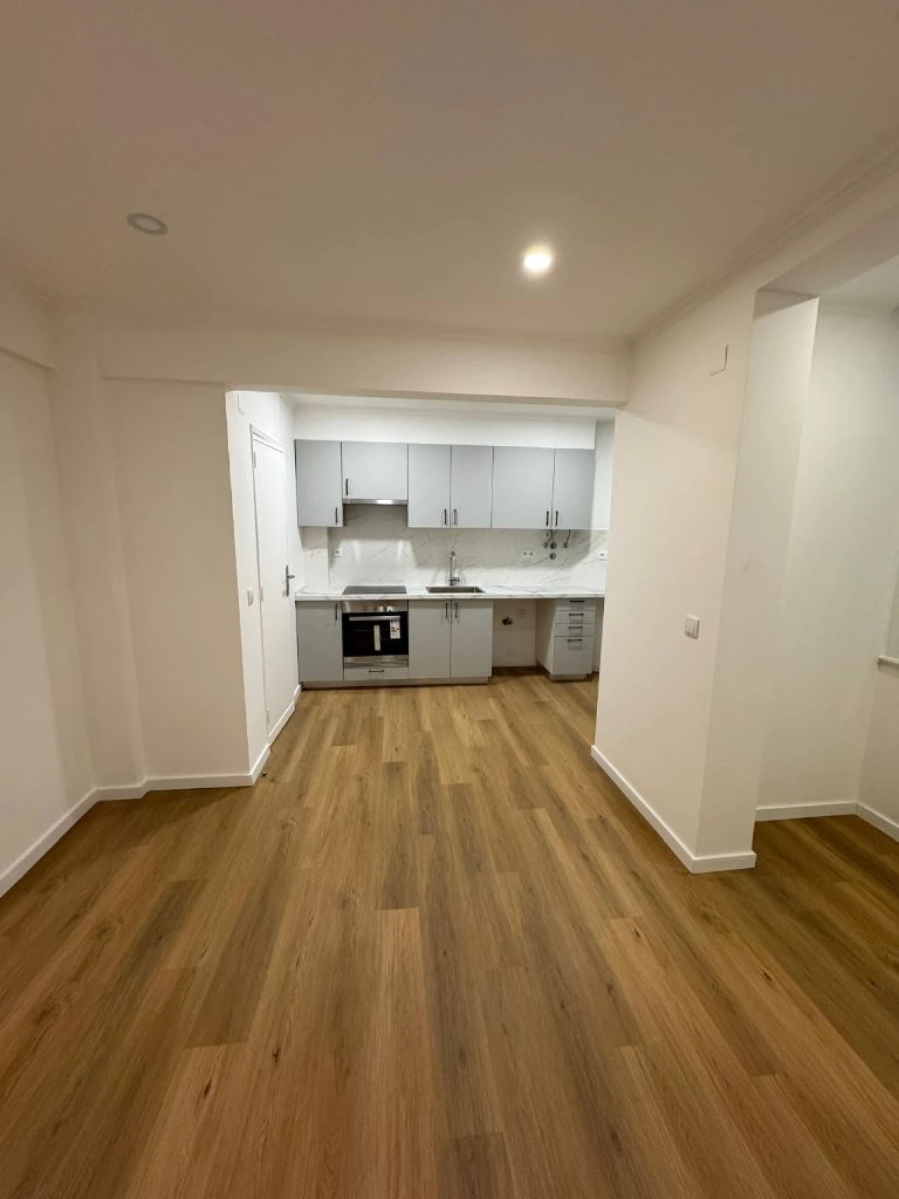 Apartamento T2 para Venda em Rua Mouzinho de Albuquerque Foto 2
