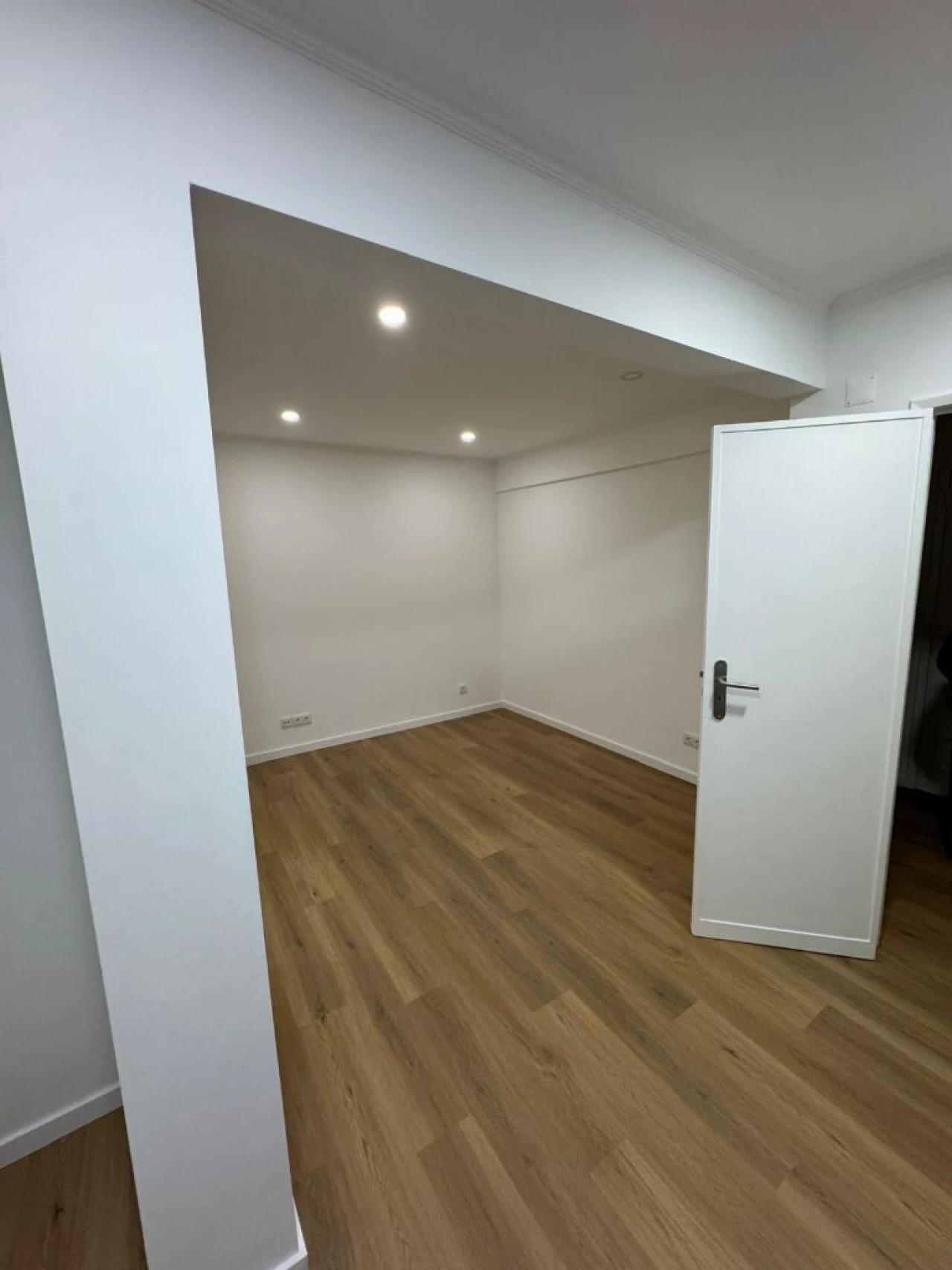 Apartamento T2 para Venda em Rua Mouzinho de Albuquerque Foto 4