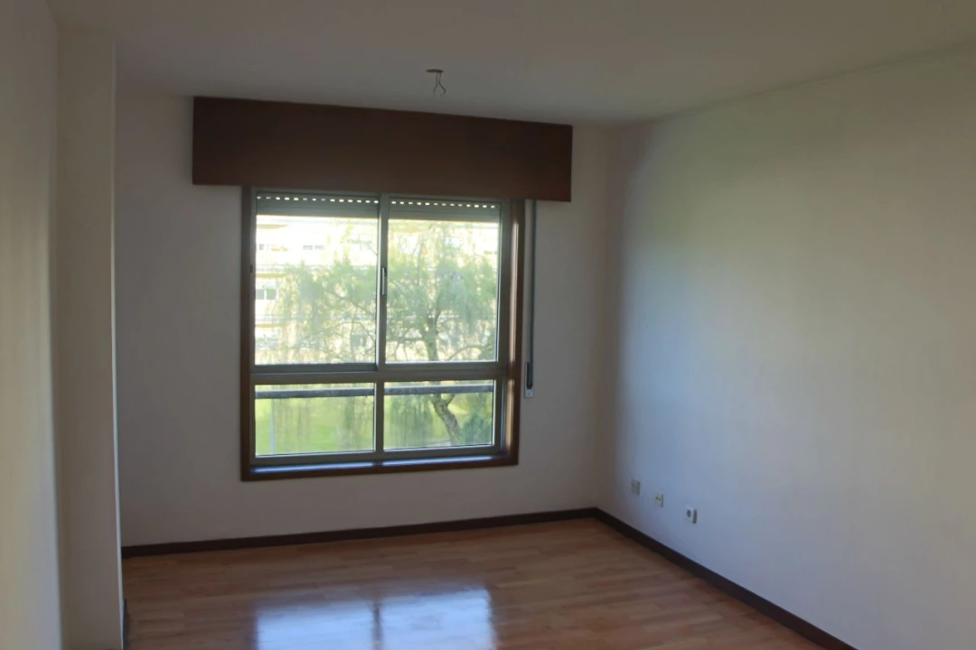 Apartamento T2 para Arrendamento em Senhora da Hora Foto 3