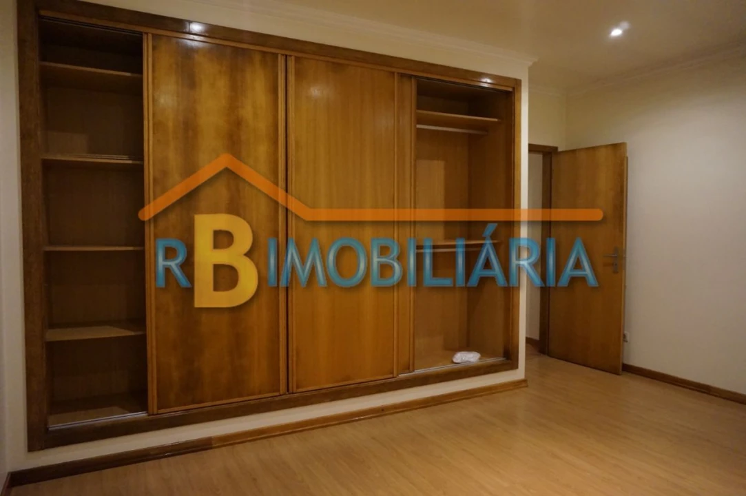 Moradia T3 para Venda em Valado dos Frades Foto 2