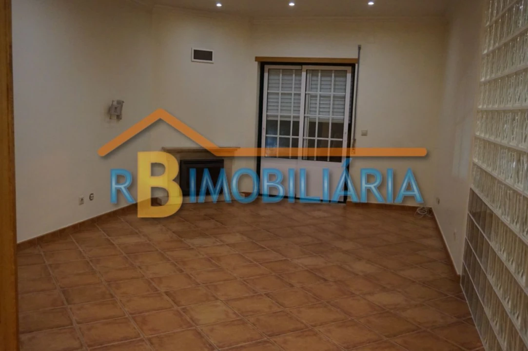 Moradia T3 para Venda em Valado dos Frades Foto 8