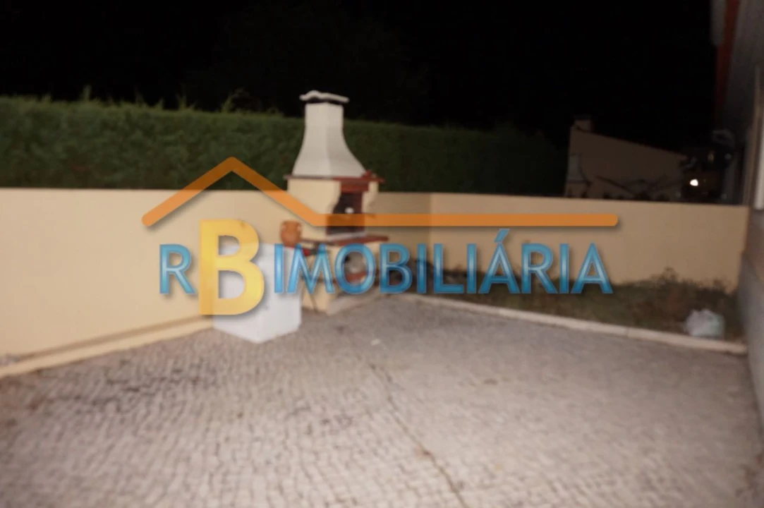 Moradia T3 para Venda em Valado dos Frades Foto 11