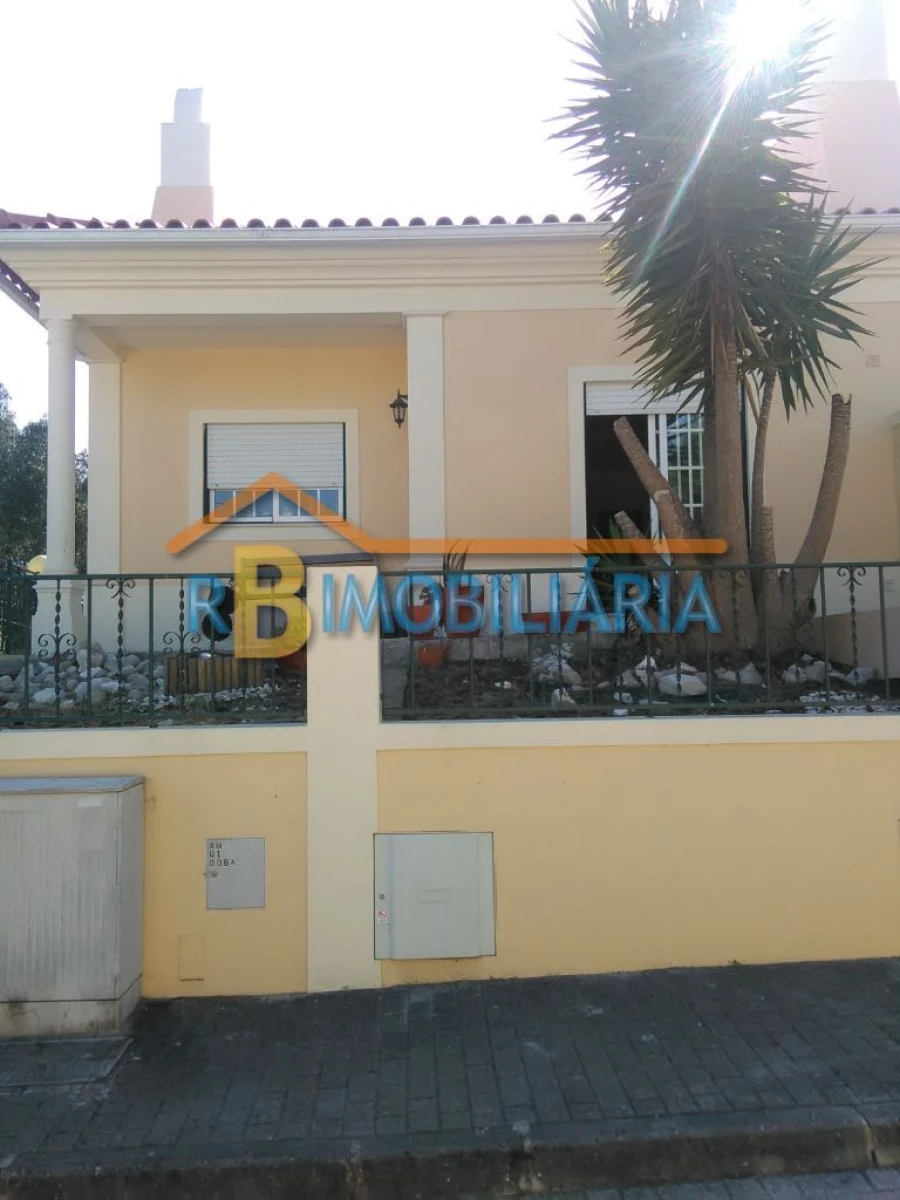 Moradia T3 para Venda em Valado dos Frades Foto 4