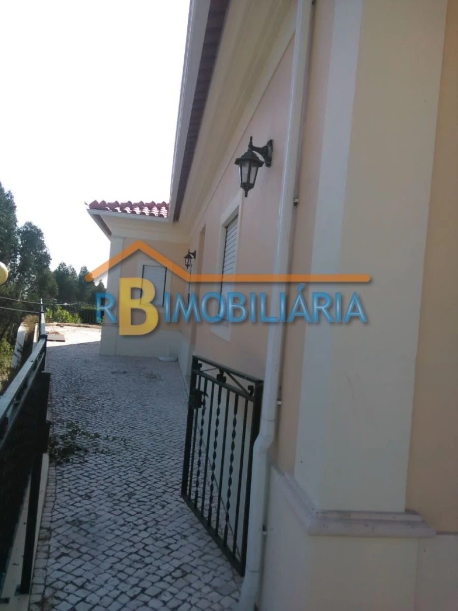 Moradia T3 para Venda em Valado dos Frades Foto 6