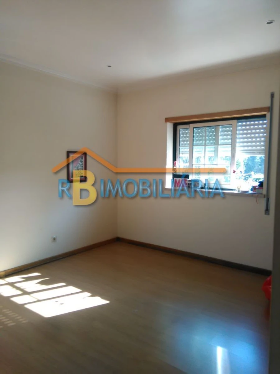 Moradia T3 para Venda em Valado dos Frades Foto 12