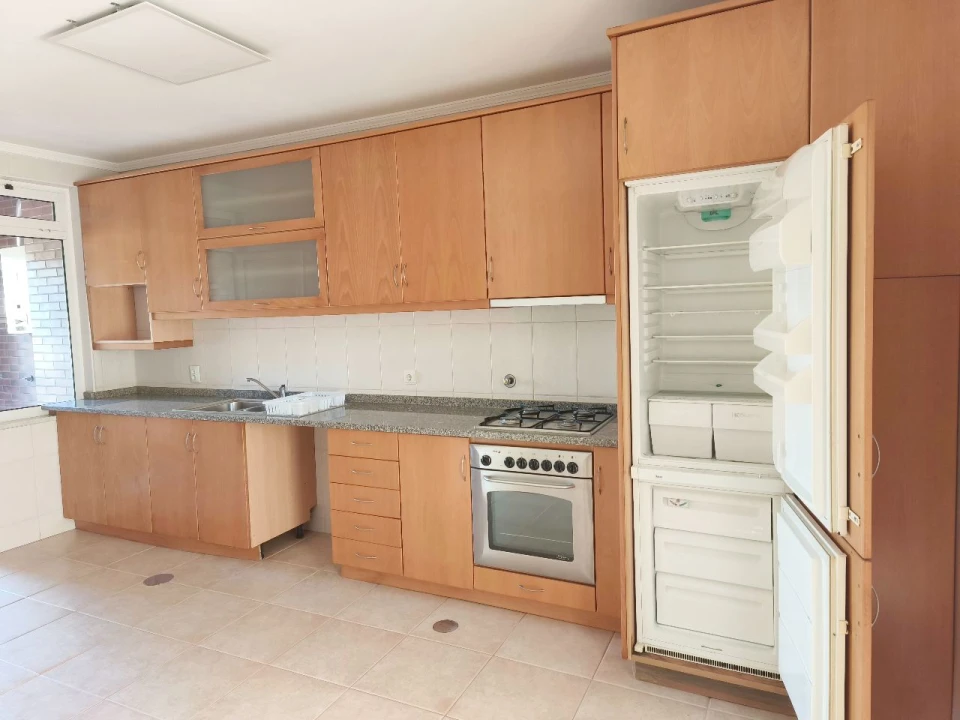 Apartamento T3 para Arrendamento em Rua de espargo de baixo, espargo Foto 8