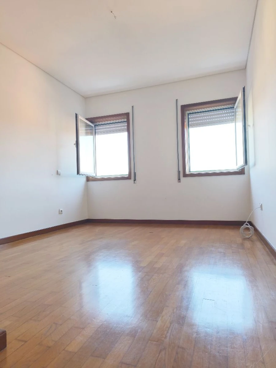 Apartamento T3 para Arrendamento em Rua de espargo de baixo, espargo Foto 4