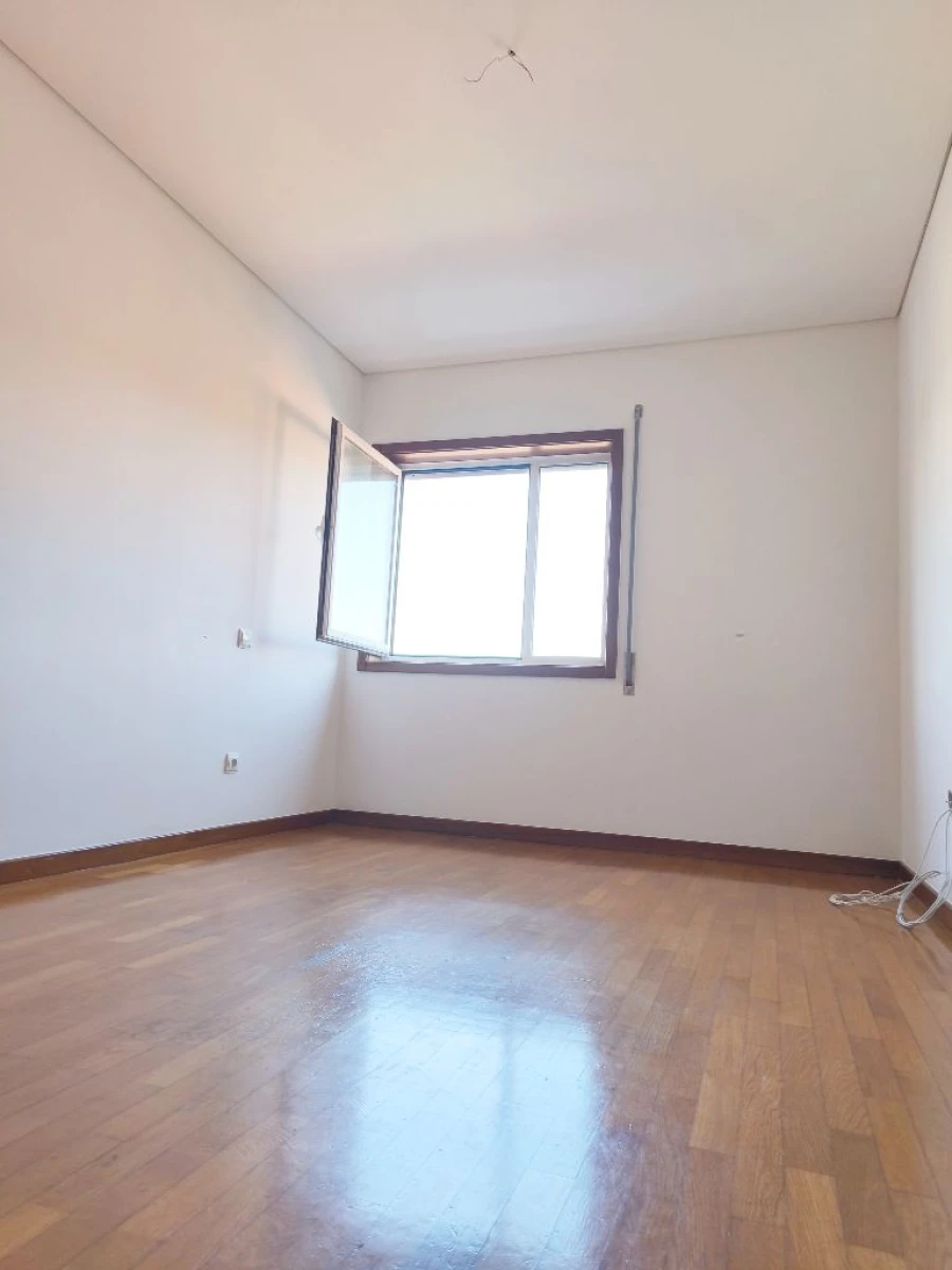 Apartamento T3 para Arrendamento em Rua de espargo de baixo, espargo Foto 5