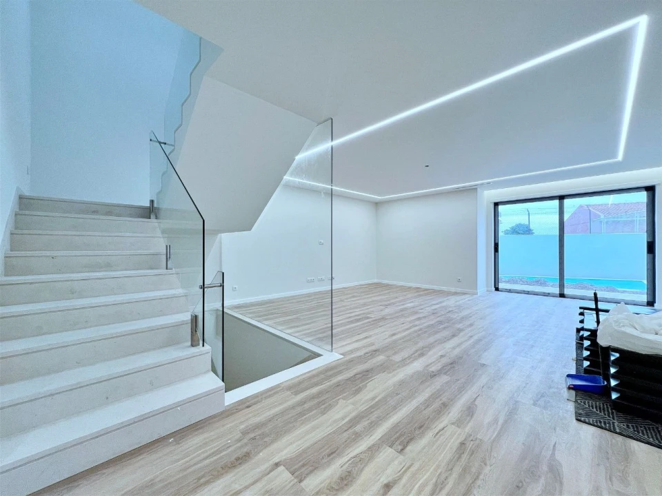 Moradia T4 para Venda em São Domingos de Rana Foto 7