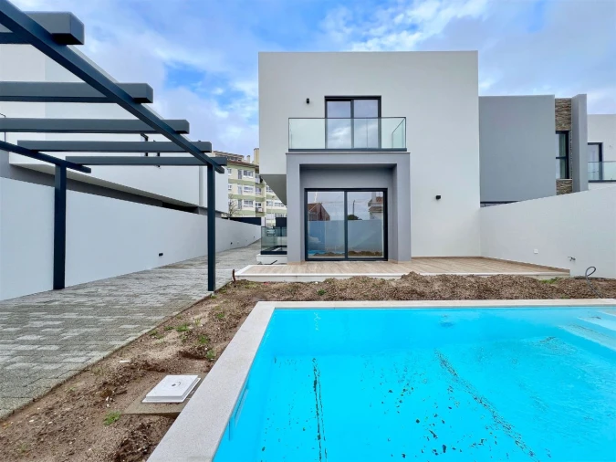 Moradia T4 para Venda em São Domingos de Rana Foto 1