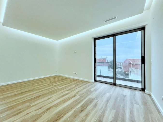 Moradia T4 para Venda em São Domingos de Rana Foto 15