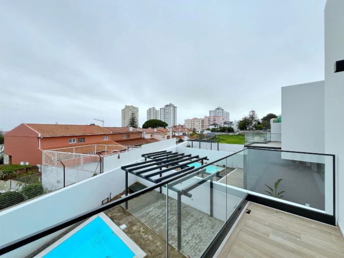 Moradia T4 para Venda em São Domingos de Rana Foto 16