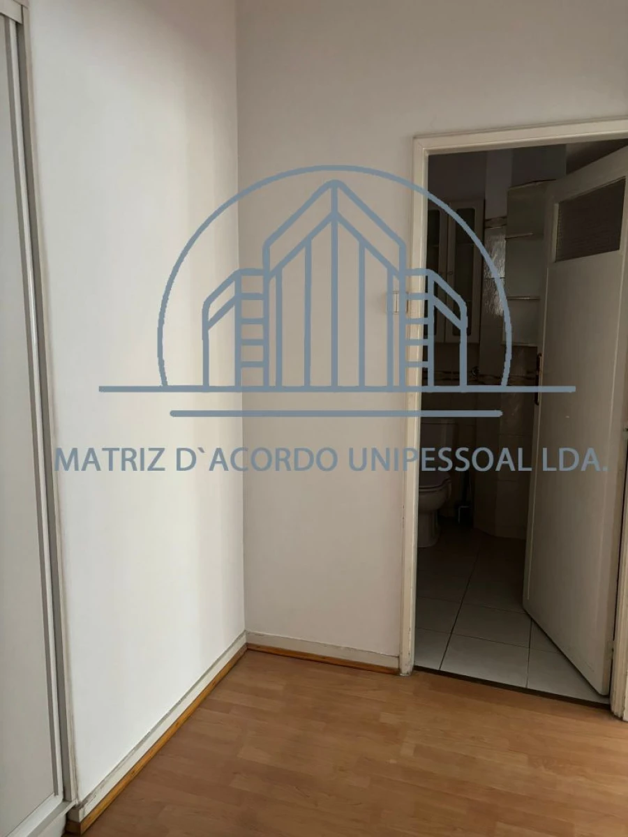 Apartamento T4 para Arrendamento em Porto Foto 6