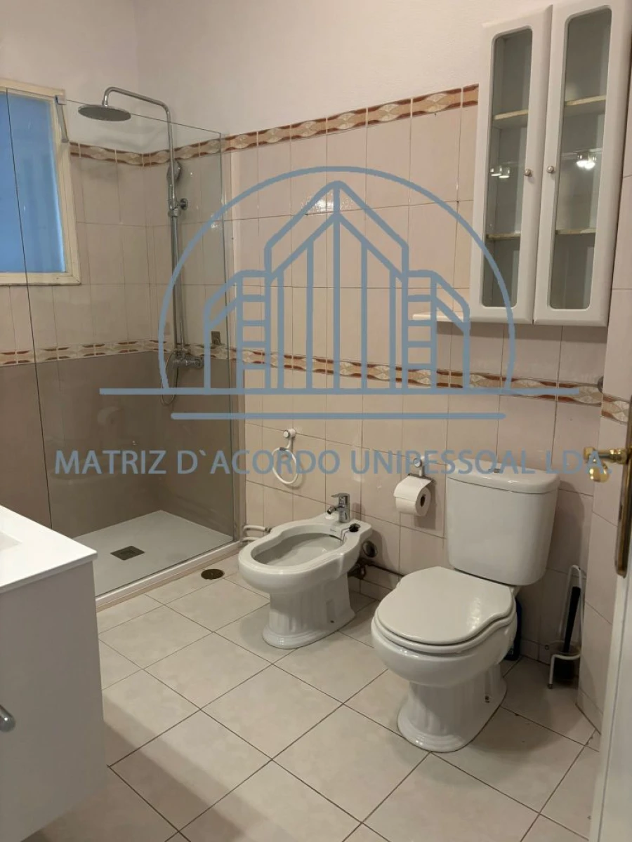 Apartamento T4 para Arrendamento em Porto Foto 8
