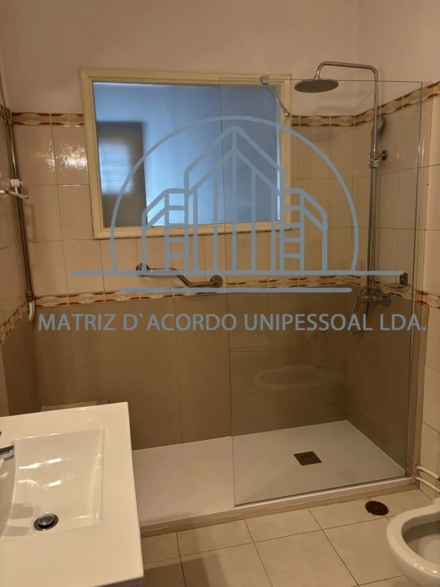 Apartamento T4 para Arrendamento em Porto Foto 7