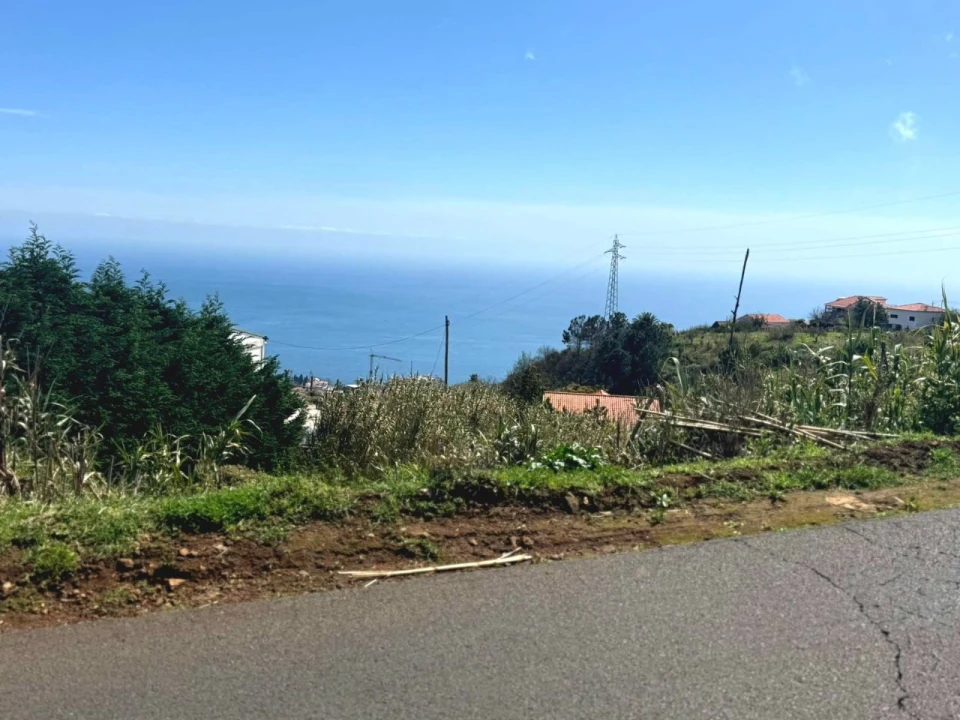 Terreno para Venda em Canhas Foto 3