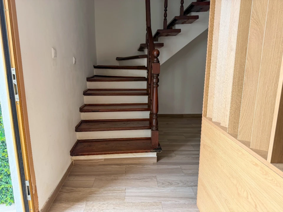 Moradia T2 para Venda em Queijas Foto 3