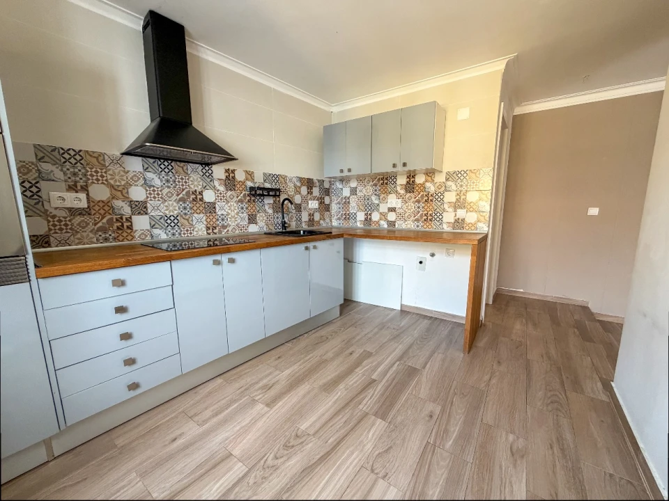 Moradia T2 para Venda em Queijas Foto 8