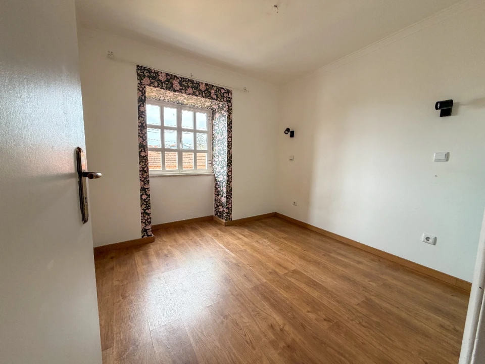 Moradia T2 para Venda em Queijas Foto 11