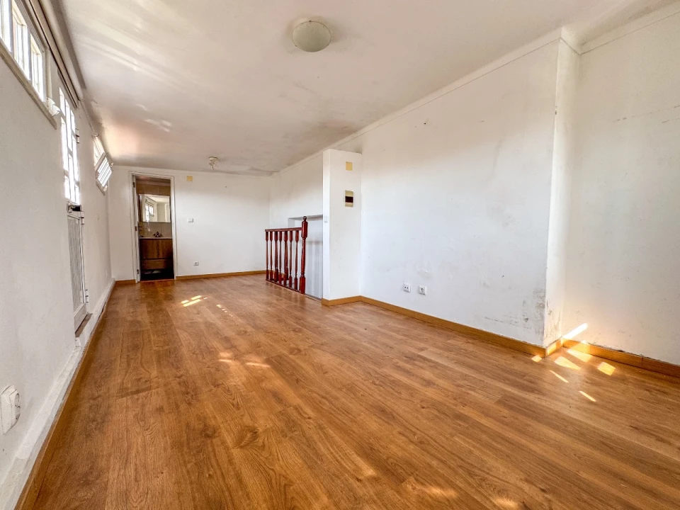 Moradia T2 para Venda em Queijas Foto 23