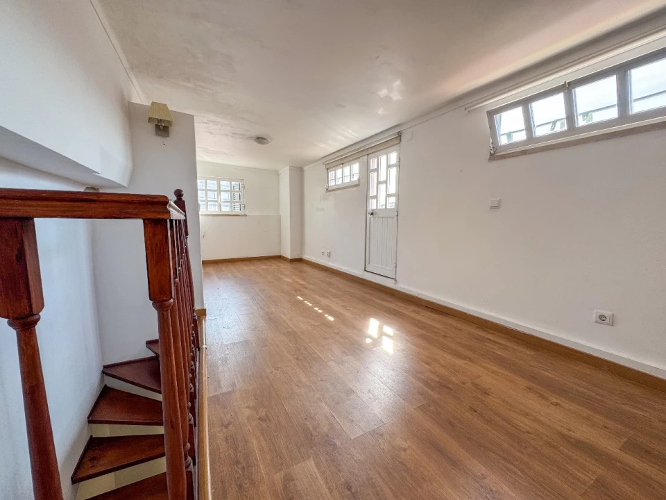 Moradia T2 para Venda em Queijas Foto 22