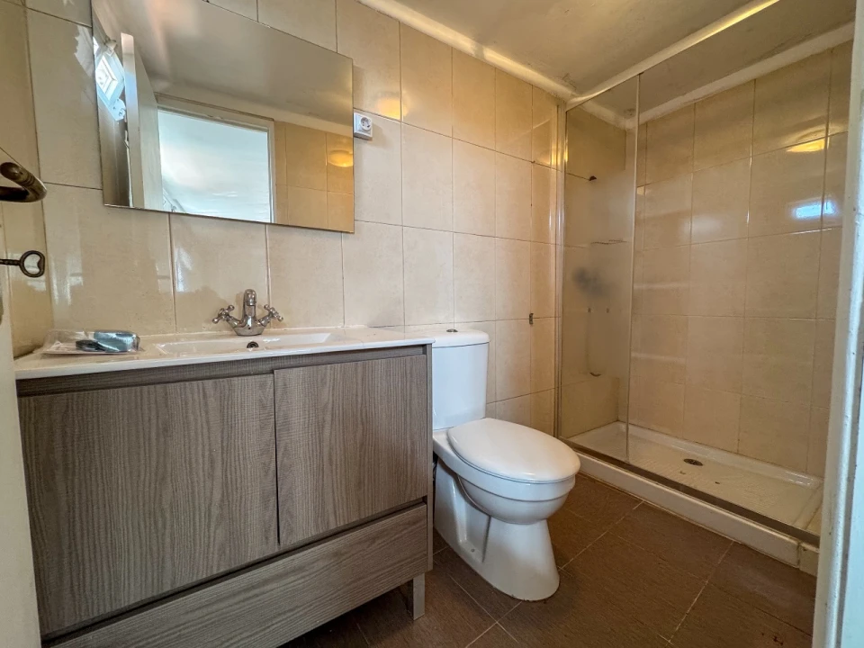 Moradia T2 para Venda em Queijas Foto 24