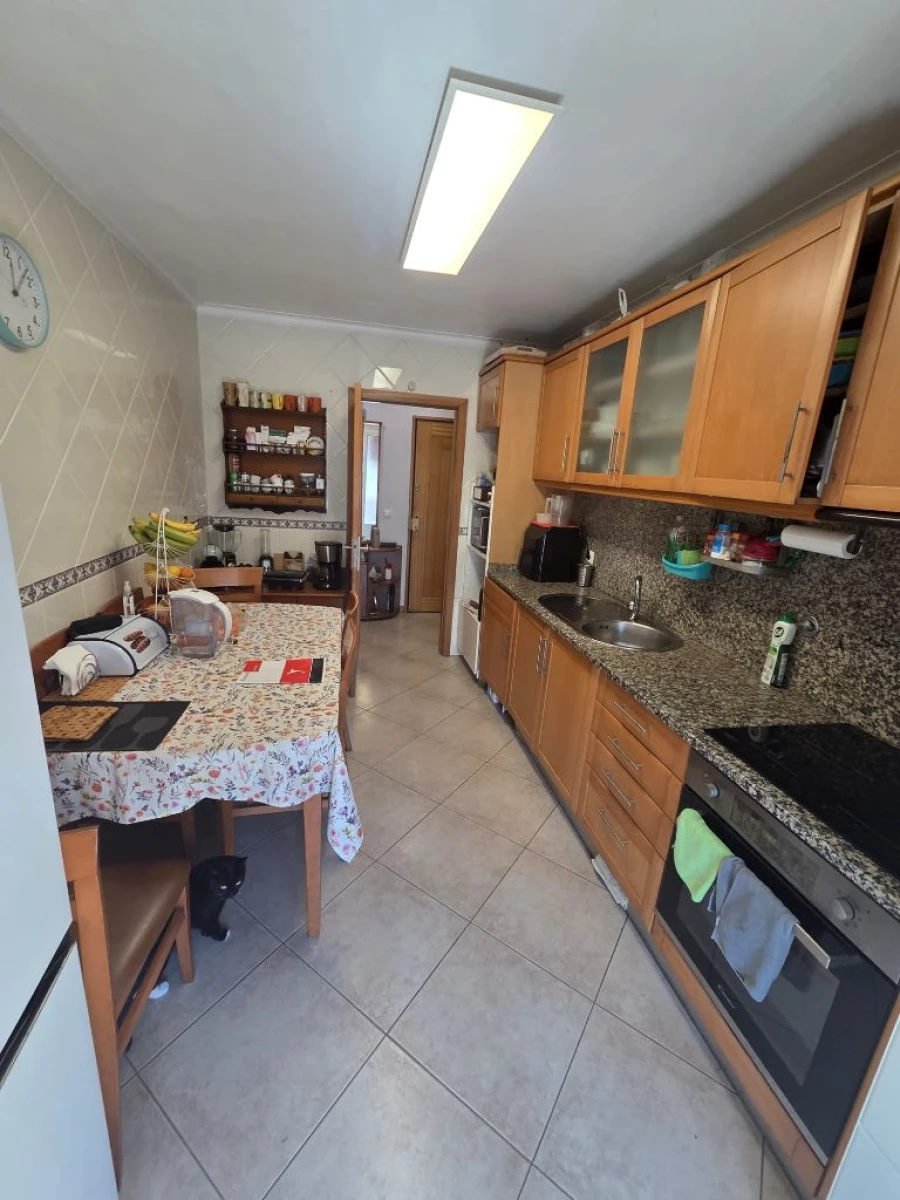 Apartamento T1 para Venda em Santa Maria de Lamas Foto 2
