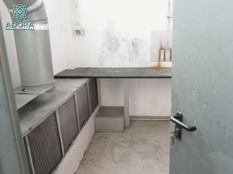 Armazém para Venda em Carnaxide Foto 9