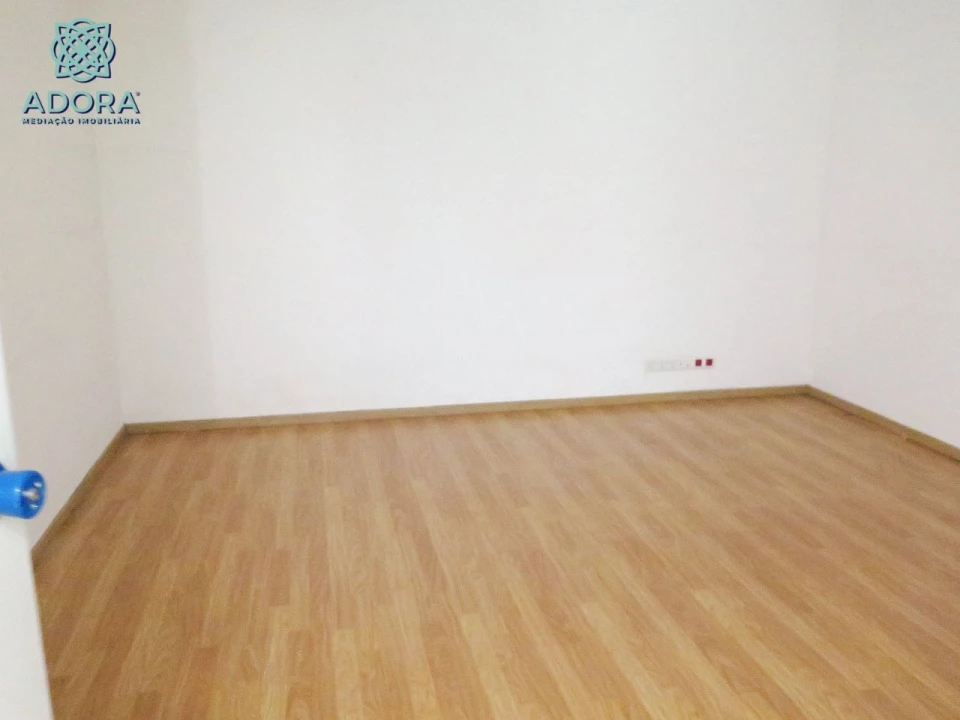 Armazém para Venda em Carnaxide Foto 18