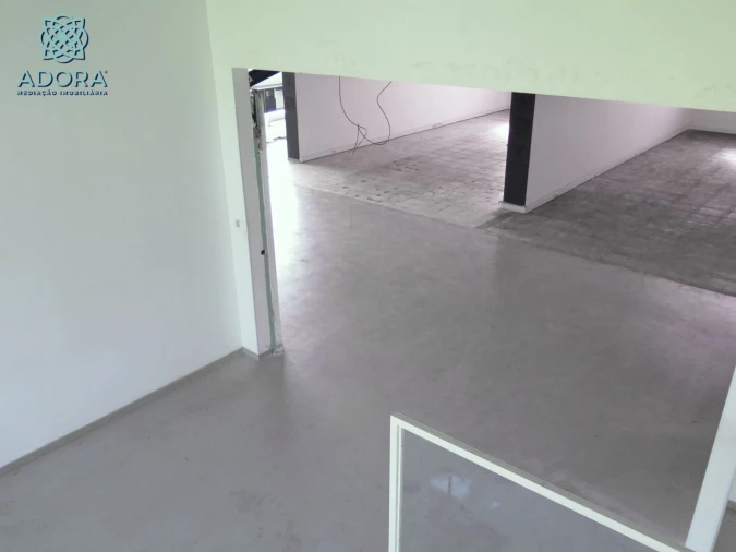 Armazém para Venda em Carnaxide Foto 2