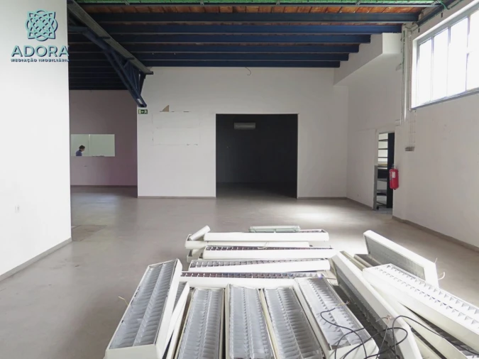 Armazém para Venda em Carnaxide Foto 8