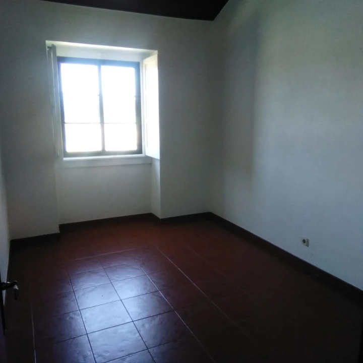 Moradia T3 para Arrendamento em Moinho de Vale de Flores Foto 3