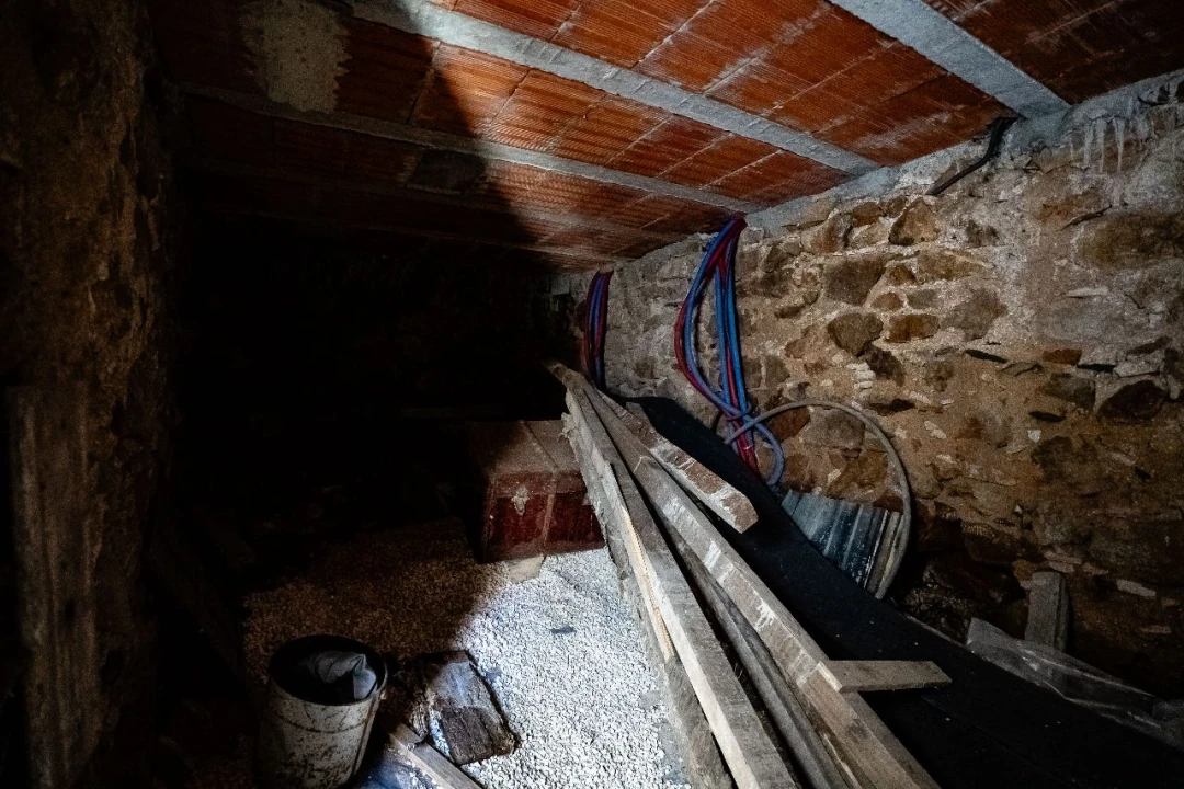 Moradia T3 para Venda em Cheira Foto 3