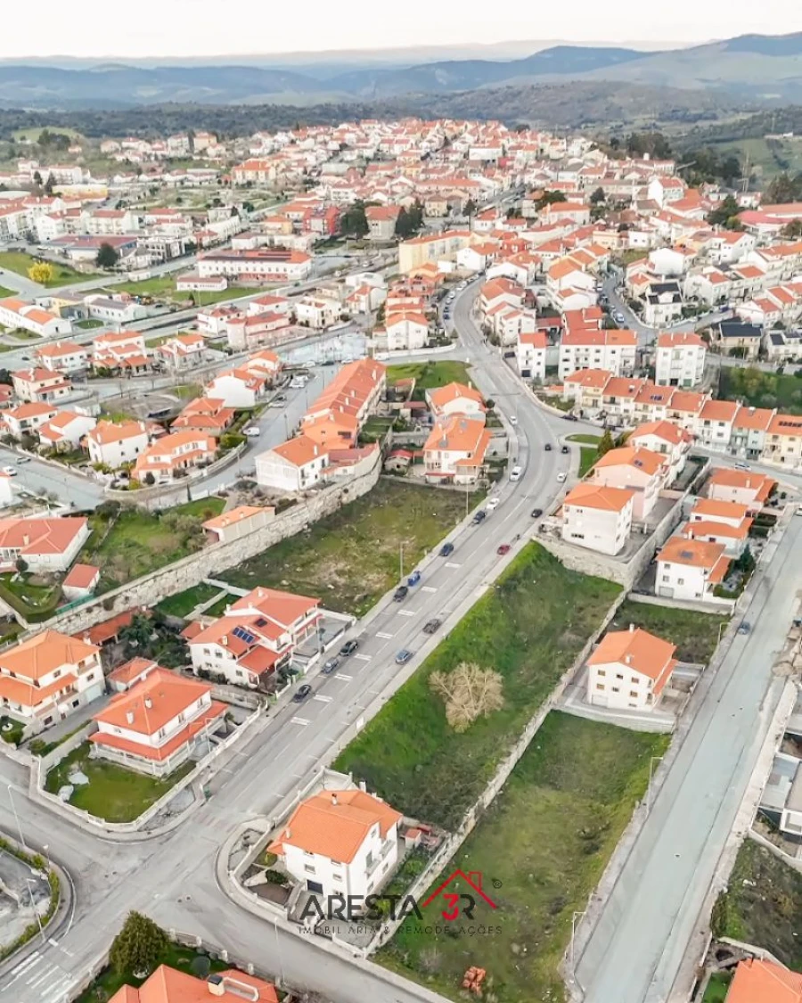 Terreno P/ Prédio para Venda em Pinhel Foto 3