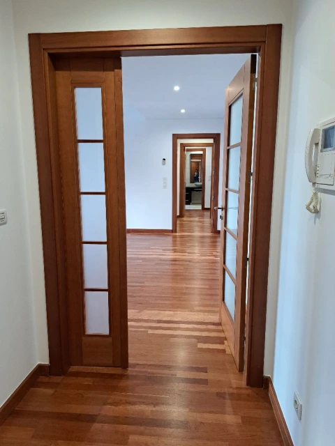 Apartamento T-2 para Arrendamento em Sacavém