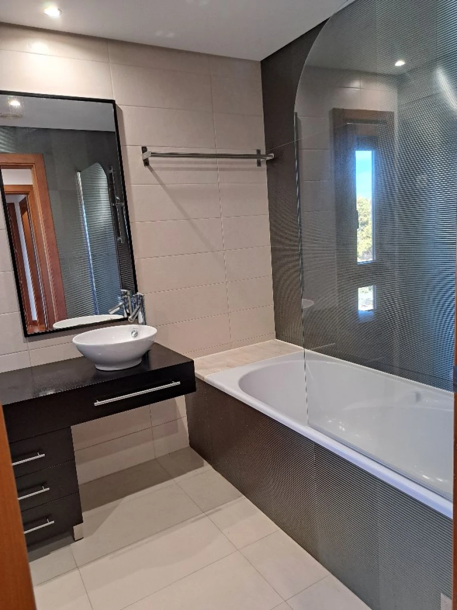 Apartamento T-2 para Arrendamento em Sacavém Foto 10