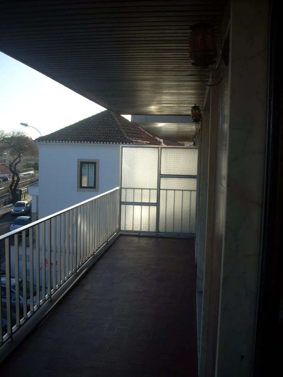 Apartamento T5 para Arrendamento em Paço de Arcos Foto 10