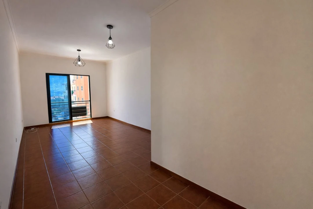 Apartamento T2 para Venda em Câmara de Lobos Foto 4