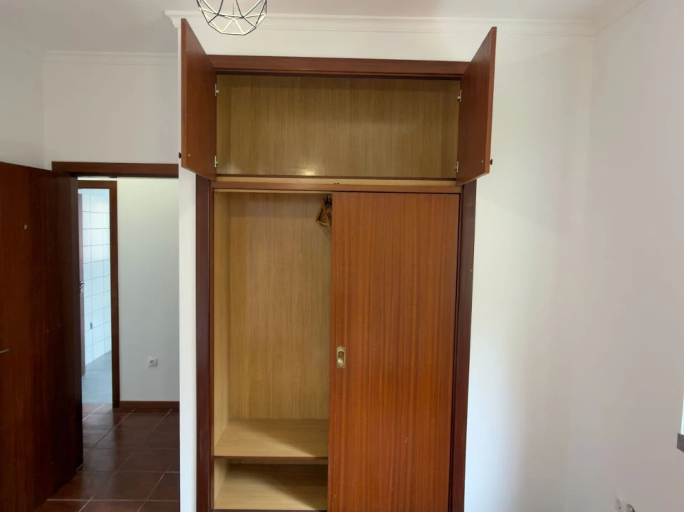 Apartamento T2 para Venda em Câmara de Lobos Foto 16