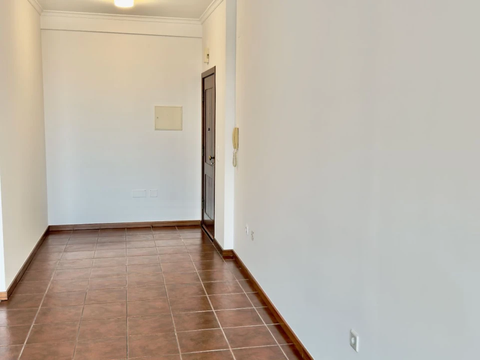 Apartamento T2 para Venda em Câmara de Lobos Foto 17