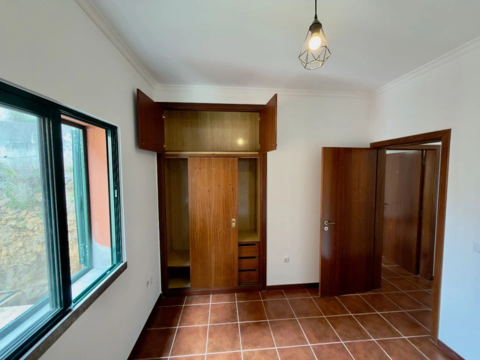 Apartamento T2 para Venda em Câmara de Lobos Foto 23