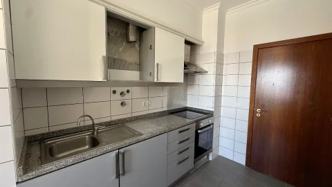 Apartamento T2 para Venda em Câmara de Lobos
