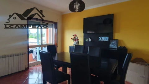 Apartamento T3 para Venda em Carvalhosa