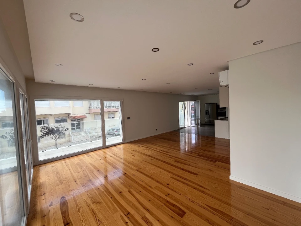 Apartamento T4 para Arrendamento em Estoril Foto 4