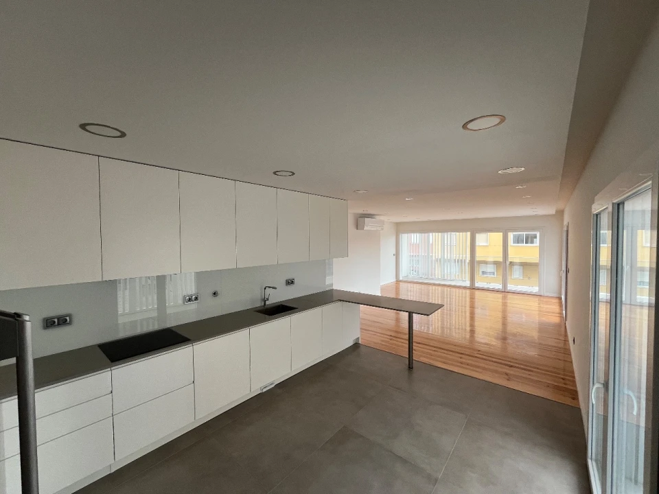 Apartamento T4 para Arrendamento em Estoril Foto 15