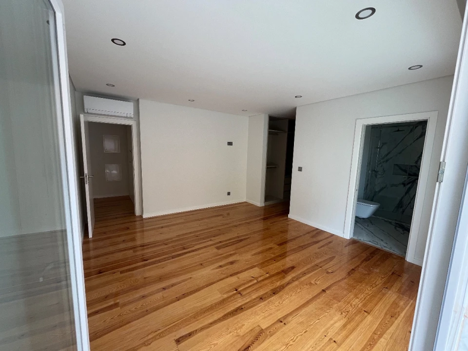 Apartamento T4 para Arrendamento em Estoril Foto 21