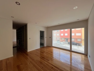 Apartamento T4 para Arrendamento em Estoril