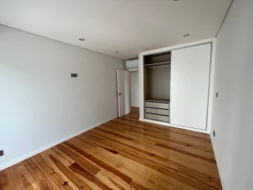 Apartamento T4 para Arrendamento em Estoril